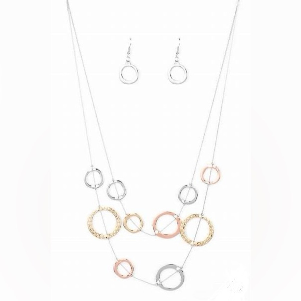 *Short two layered multi colored necklace.